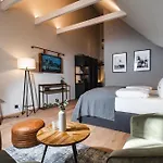 River Loft Otel 4*