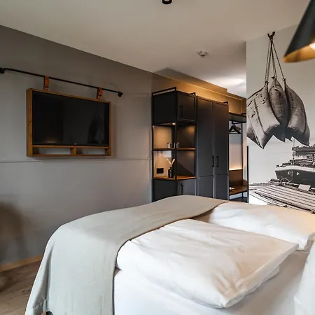 River Loft 4*