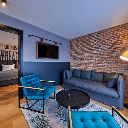 Hotel River Loft 4*