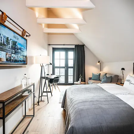 Hotel River Loft & 4*