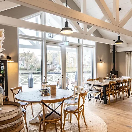 River Loft 4*